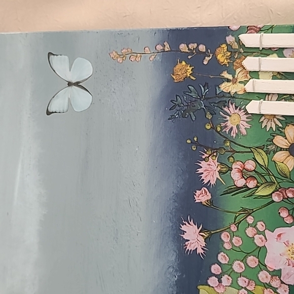 HANDCRAFTED & DECORATED FENCED IN GARDEN WOODEN BOX - Picture 6 of 14